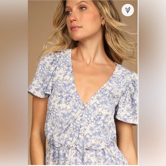 Lulu’s blue floral romper size small - Picture 3 of 7